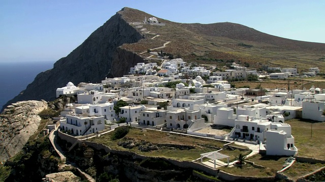 Folegandros岛的Hora村/ Folegandros，基克拉迪斯群岛，希腊视频素材