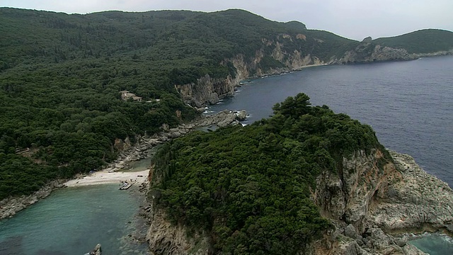 希腊爱奥尼亚群岛科孚岛古奥卡斯特里萨地区的WS航拍照片视频素材