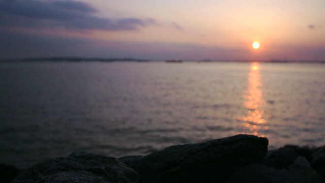 海面上日落的时间流逝视频素材