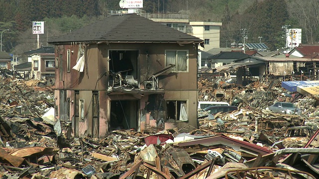 2011年4月2日，日本岩手县陆前高田市;2011年3月东北地震后的海啸三周后。视频素材