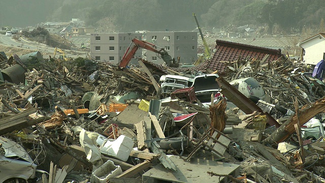 2011年4月2日，日本岩手县陆前高田市;2011年3月东北地震后的海啸三周后。视频素材