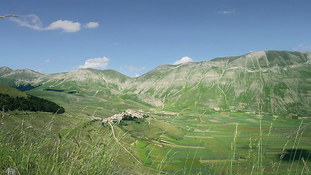 诺尔西亚Castelluccio di Norcia山景的时间流逝视频素材