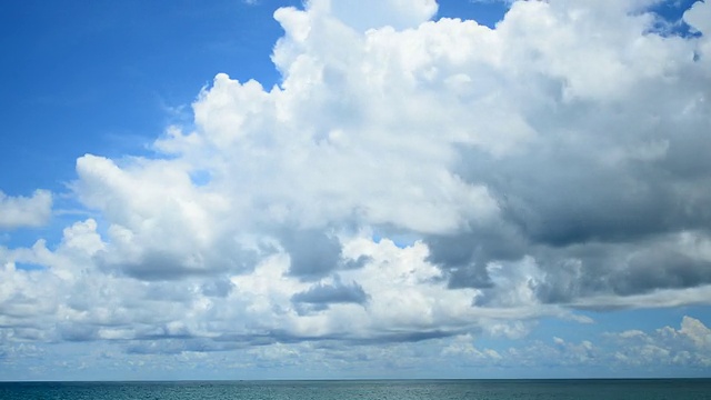 安达曼海面上有暴雨视频素材