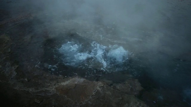 小间歇泉/ Geiser del Tatio，阿塔卡马沙漠，智利视频素材