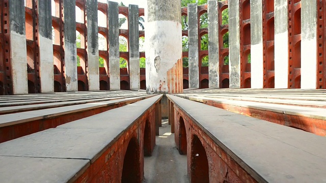 Ram Yantra (Jantar Mantar)在印度新德里天文台拍摄的MS POV视频素材