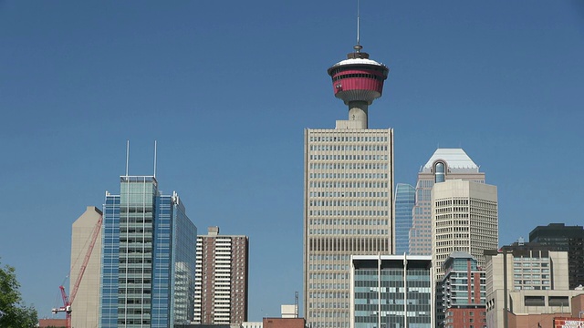 MS Skyline和Calgary Tower / Calgary, Alberta, Canada视频素材