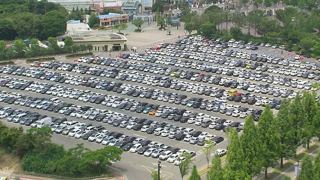 ARIEAL WS ZI View of Cars in yongin everland游乐园/ yongin，京畿道，韩国视频素材