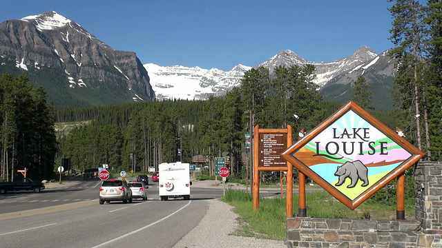 MS Village Lake Louise /班夫国家公园，加拿大阿尔伯塔省视频素材