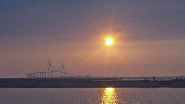 仁川大桥日落景观/仁川，韩国视频素材