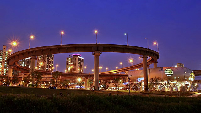 韩国首尔清潭灯和首尔图克城游乐园的夜景拍摄视频素材