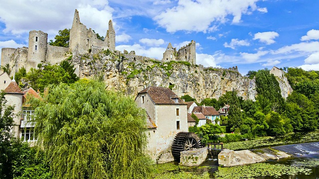 T/L TU女士拍摄的角度在anglin城堡/角度在anglin, Poitou-Charentes，法国视频素材