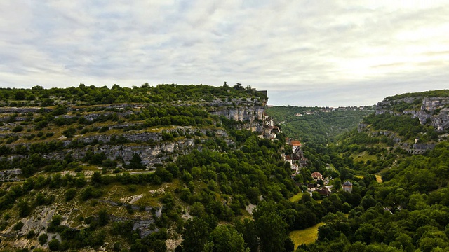 WS T/L云在Rocamadour(联合国教科文组织世界遗产)/ Rocamadour，中比利牛斯，法国视频素材