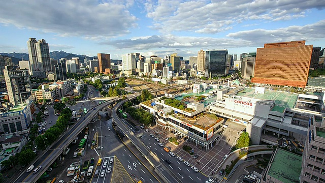 韩国首尔站区的交通状况视频素材