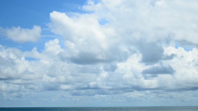 安达曼海面上有暴雨视频素材