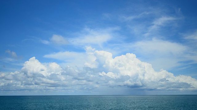 安达曼海面上有暴雨视频素材