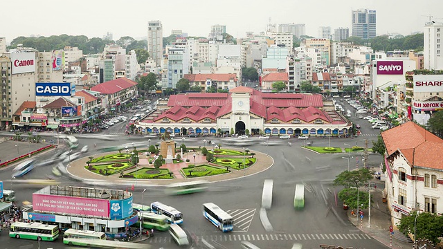 越南胡志明市奔清市场旁的交通高峰时段视频素材