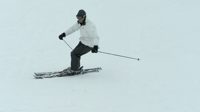 MS SLO MO TS Man滑雪/曼彻斯特，英国视频素材