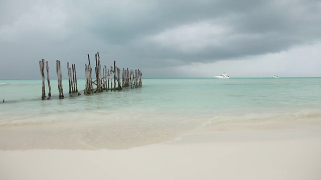 多云的海滩视频素材