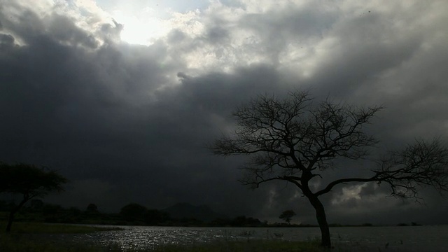 低角度的积云，Malshej Ghat，马哈拉施特拉邦，印度视频素材