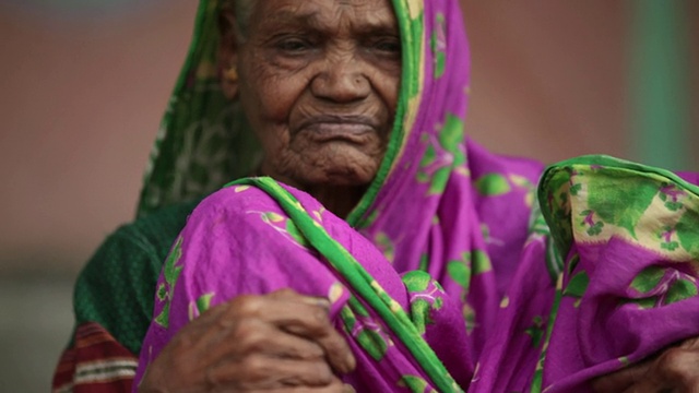 一位年长女性的肖像，Malshej Ghat，马哈拉施特拉邦，印度视频素材