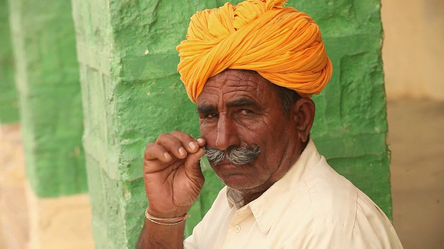 显示男子气概的拉贾斯坦邦老年男子，Jaisalmer，印度拉贾斯坦邦视频素材