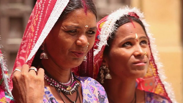 拉贾斯坦邦的妇女，Jaisalmer，印度拉贾斯坦邦视频素材