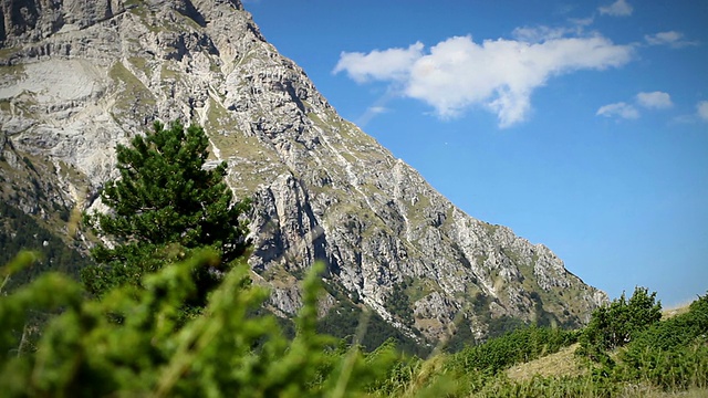 平移焦点视频的山区景观视频素材