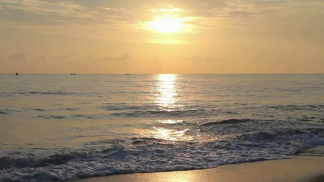 海上日出。视频素材