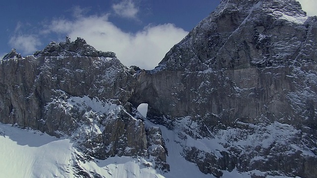 瑞士落基雪山的WS鸟瞰图视频素材