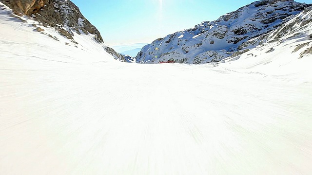 高清:滑雪下坡视频素材