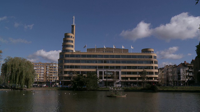 MS Etangs of Ixelles and flagey building /比利时布鲁塞尔视频素材