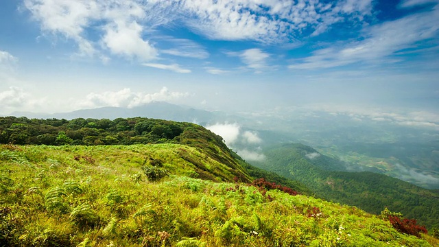 绿山与天空延时视频素材