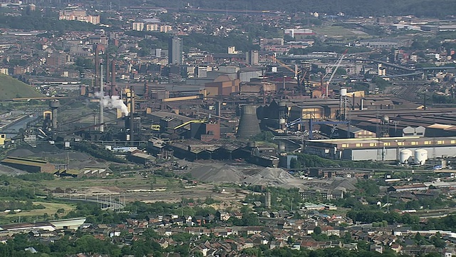 MS AERIAL ZO View of Charleroi Industry in La Louviere /瓦隆地区，比利时视频素材