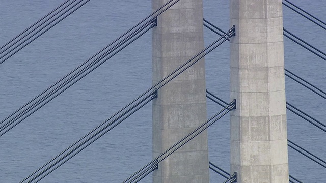 丹麦哥本哈根厄勒海峡桥的MS AERIAL ZO视图视频素材