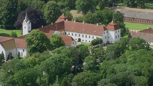 丹麦，Nordjylland, Dronninglund槽的WS AERIAL ZI ZO视图视频素材