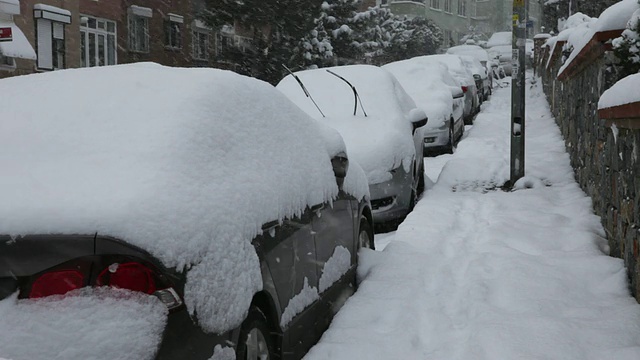 汽车在暴风雪视频下载