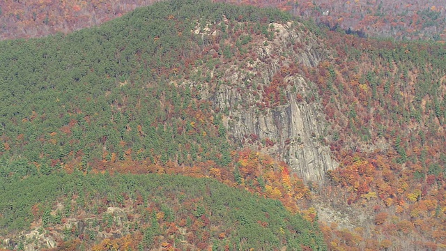 空中PAN ZI在Nat Forest / New Hampshire，美国，白山上空的云视频素材