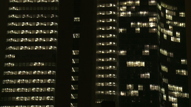 MS Shot of building at Night /法兰克福am Main, Hesse，德国视频素材