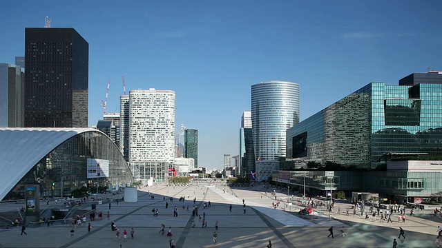 从La Grande Arche / Paris, Ile-de-France，法国，拉德芳斯区和景观视频素材