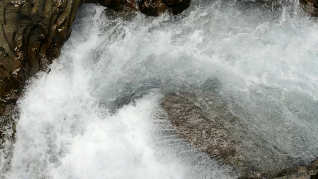 MS Wild river流经Wimbach-Klamm / Berchtesgaden峡谷，Bavaria, Germany视频素材