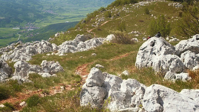 HD起重机:在山脊步道上骑MTB视频素材