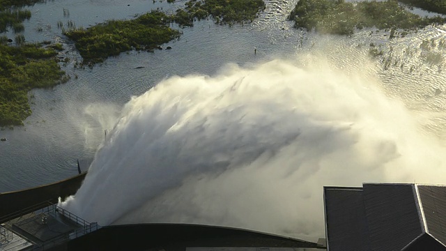 大坝的水流视频素材