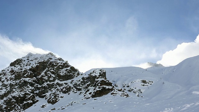 时光流逝，风吹雪山视频素材