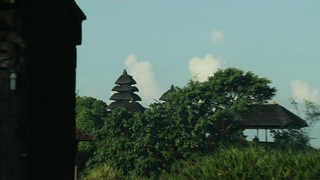 拉回拍摄塔纳哈Lot寺庙巴厘岛印度尼西亚视频素材