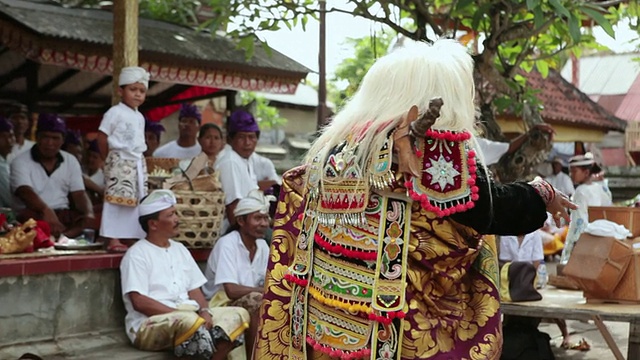 曼女士在寺庙音频/印尼巴厘岛的传统舞蹈表演视频素材