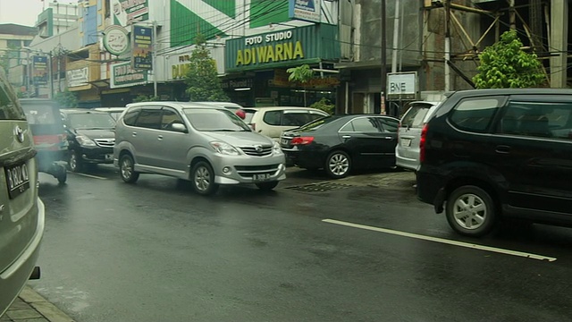 Pan Left Traffic印度尼西亚雅加达视频素材