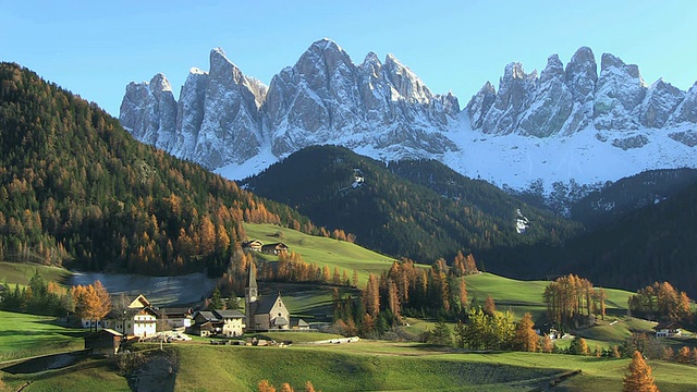 Val di Funes, St. Magdalena and Geissler Mountains / South Tyrol，上阿迪杰，意大利视频素材