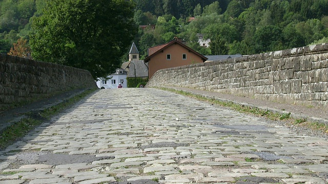 MS Shot of Cyclist at old Sauer Bridge / Dillingen, Echternach，卢森堡视频素材