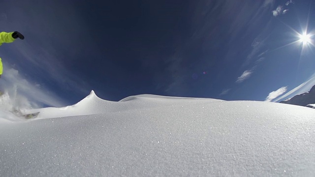 单板滑雪新雪转视频素材