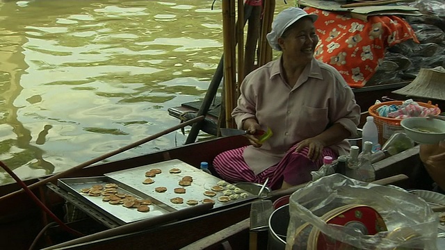 泰国曼谷水上食品市场视频素材